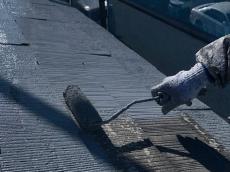 屋根塗装の様子です。下塗りの様子です。