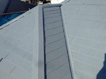 屋根塗装の下塗りが完了しました。