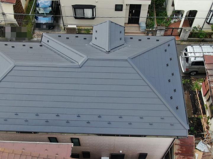 北側の屋根です。特に劣化が進んでいましたが、見違えるほどきれいに仕上がりました。